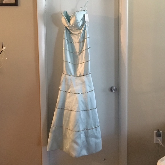 I'm selling a evening gown size 0