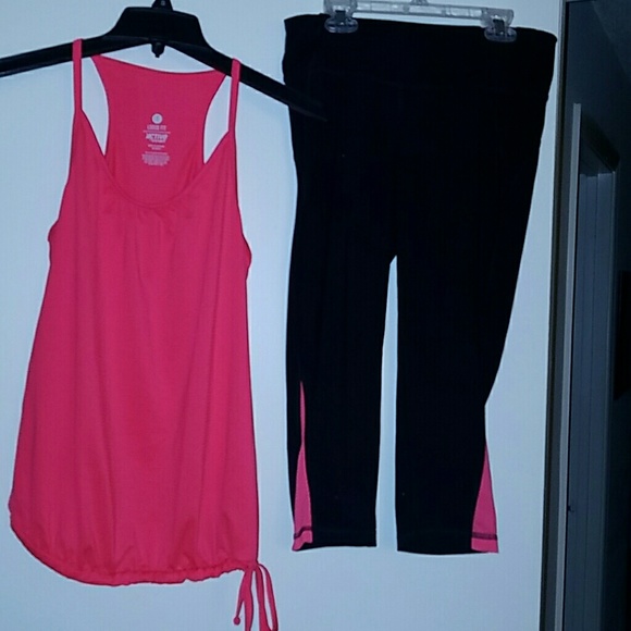 OLD NAVY WORKOUT OUTFIT SIZE SMALL