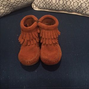 minnetonka fringe boots