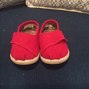 Toms infant classic slip on