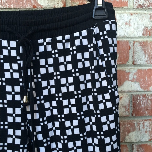 Threadz B&W Color Block Joggers - Picture 3 of 4