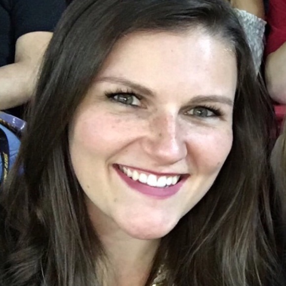 Meet your Posher, Becca - Picture 1 of 3