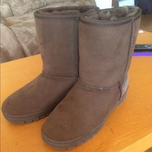 Brown mid uggs