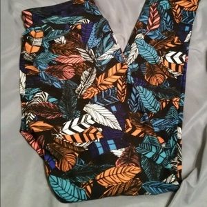 LuLaRoe OS Feather Leggings