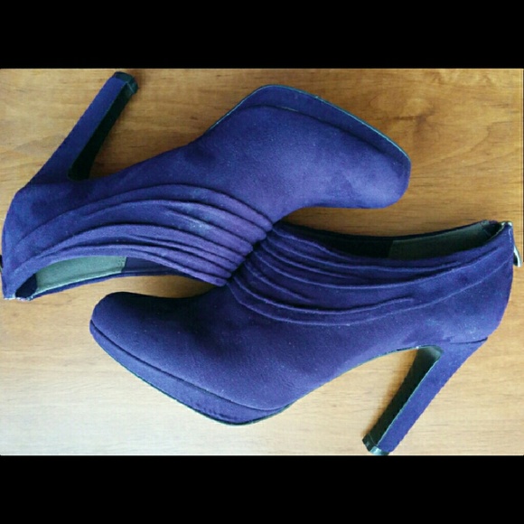 Kelly & Katie Elizabeth Ankle Booties

Sz 9M - Picture 4 of 4