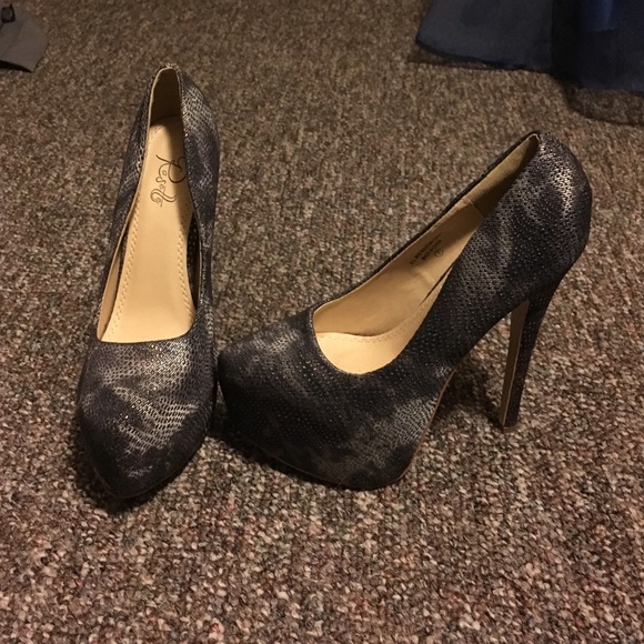 Gray/multi color Rosette 6" stiletto heels 7