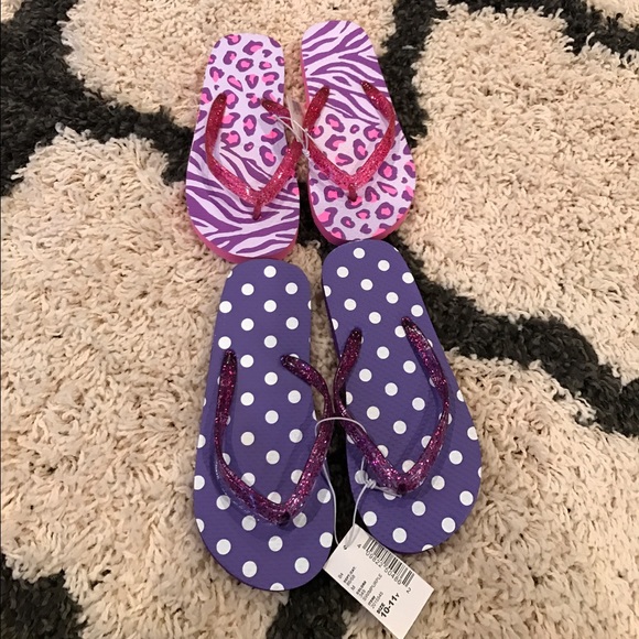 Children's Place flip flops size 10-11💜