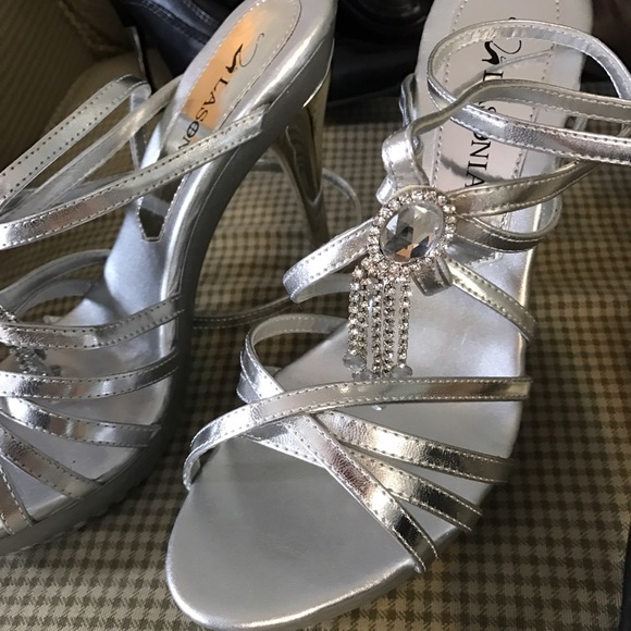 Footwear - Picture 4 of 4