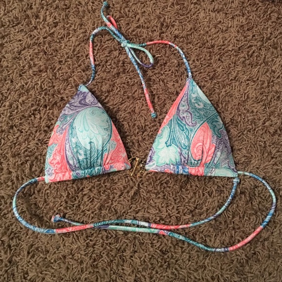 Bikini top.