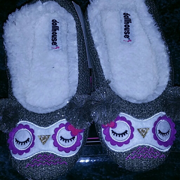 Get cozy with these cute slippers - Picture 1 of 3