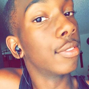 Meet your Posher, Tavaris