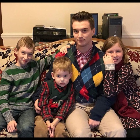 Meet your Poshers, Bobbie and Jesse - Picture 7 of 8