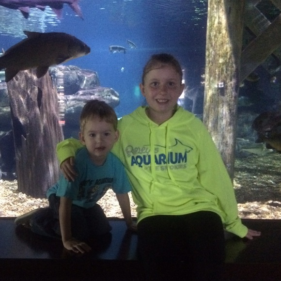 Meet your Poshers, Bobbie and Jesse - Picture 8 of 8