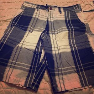 Navy and cream American eagle plaid shorts. Sz 30