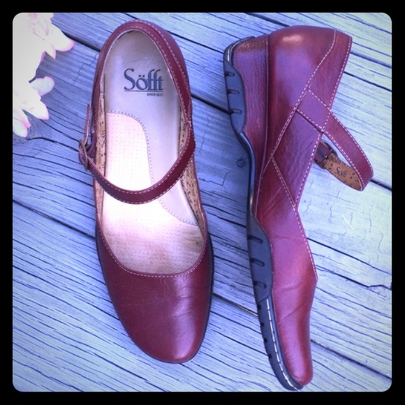 Everyone needs Red!!! Reposh fits more like a 7.