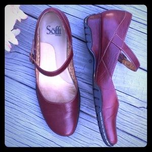 Everyone needs Red!!! Reposh fits more like a 7.