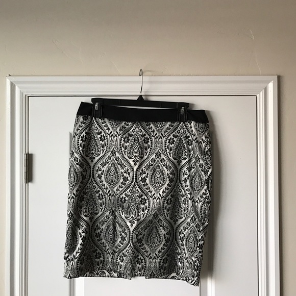 Damask print pencil skirt