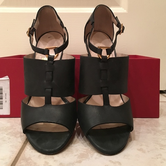 Salvatore Ferragamo Debbie Black Heels - Picture 2 of 4