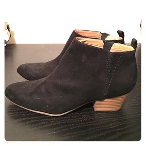Black Chelsea boots
