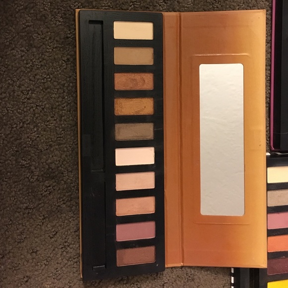 Eyeshadow pallet bundle! - Picture 2 of 4