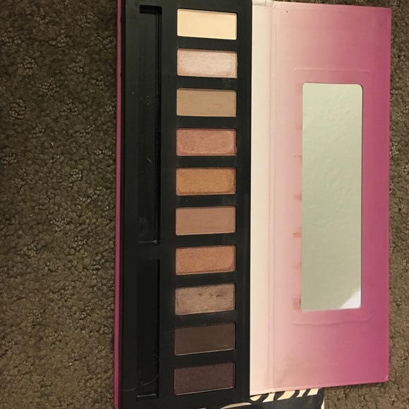 Eyeshadow pallet bundle! - Picture 3 of 4