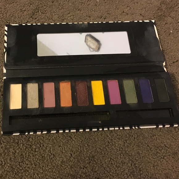 Eyeshadow pallet bundle! - Picture 4 of 4