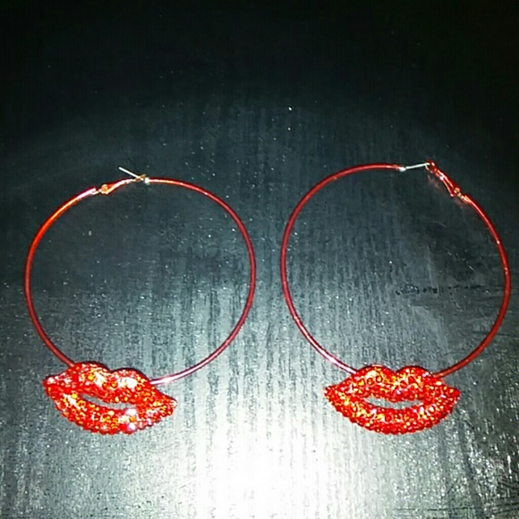 BLING LIP EARRINGS