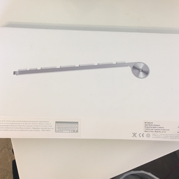 🍎 Apple Keyboard - Picture 4 of 4