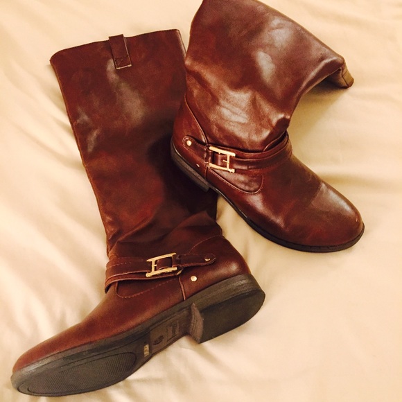 RIDING BOOTS **