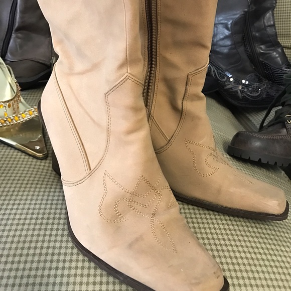 Footwear - Picture 4 of 4