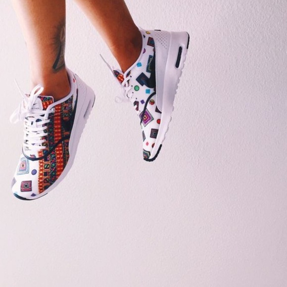 Nike Thea - Picture 2 of 2