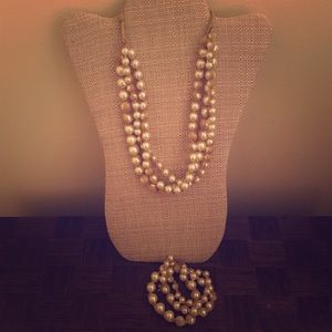 Final sale..Set!! Pearl necklace and bracelet