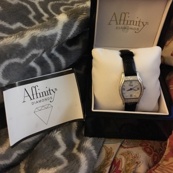 Affinity Diamond 4/10 ct two Sterling Watch - Picture 3 of 4