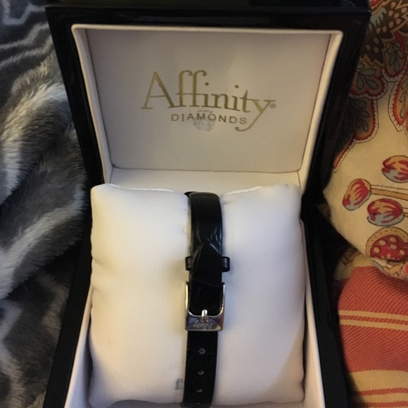 Affinity Diamond 4/10 ct two Sterling Watch - Picture 4 of 4
