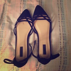 Black pointy toed flats