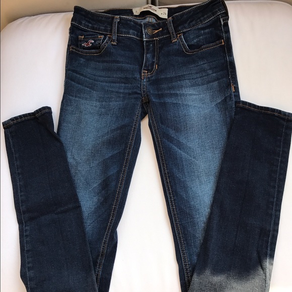 NEW Hollister Jeans. Size 0, w 25. Dark wash.