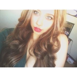 Meet your Posher, Selena