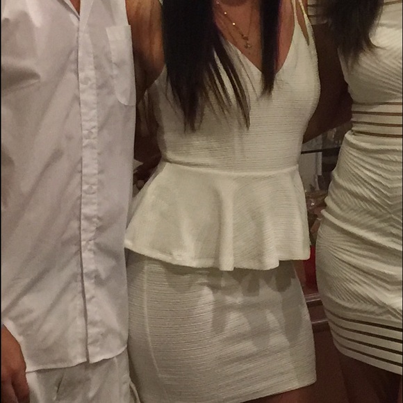 White dress 👗 - Picture 3 of 3