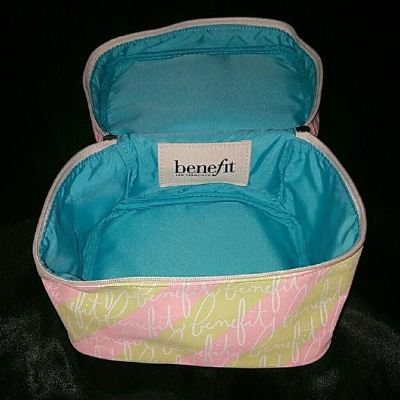 💋***SOLD***Benefit Cosmetics Travel Makeup Case