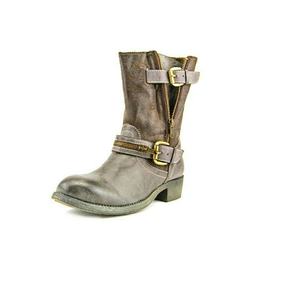 Brand new in box size 8 brown boot