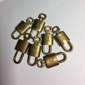 Auth Louis Vuitton Key 1Pair and padlock