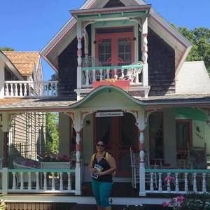 Meet your Posher, Connie