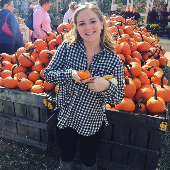 Meet your Posher, Emily - Picture 2 of 2