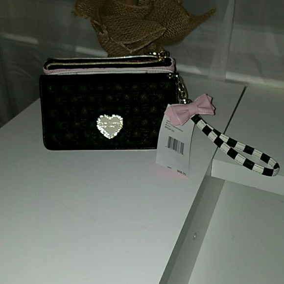 Betsey Johnson wristlet black and pink