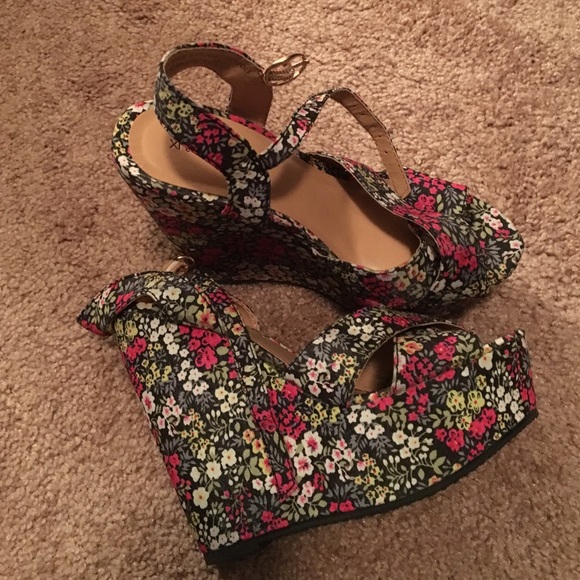 Floral sandals