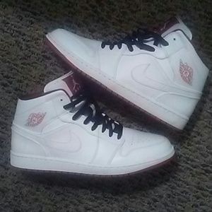 Jordan retro 1s