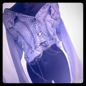 💙Distressed denim jacket💙