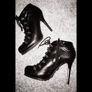 Simply Vera wang black heeled booties