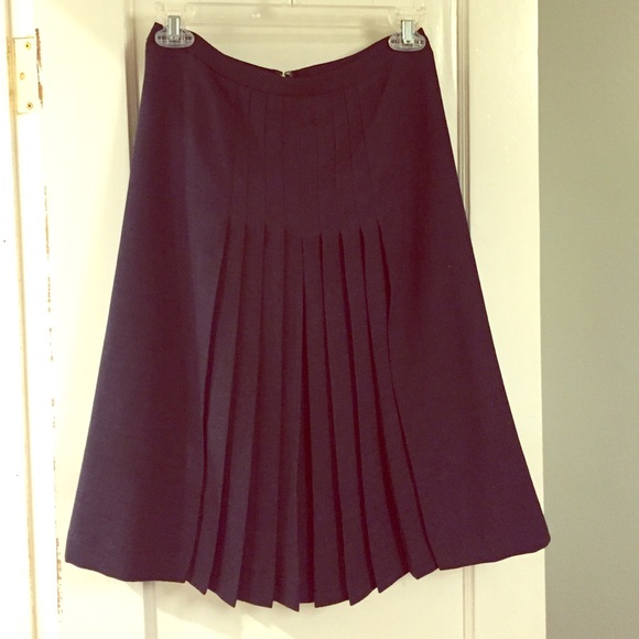 St. John Navy pleated skirt