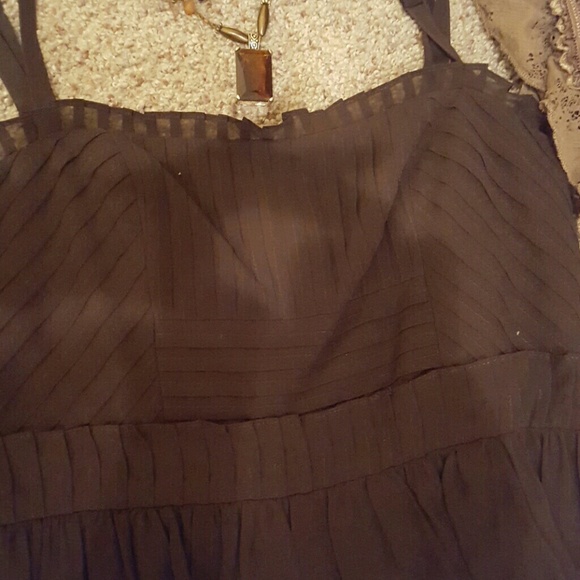 Adjustable strap, patterns on dress very flatter - Picture 2 of 4